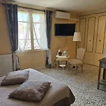 Clos Mazerolles Bed & Breakfast