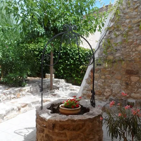 Clos Mazerolles Bed & Breakfast 3*