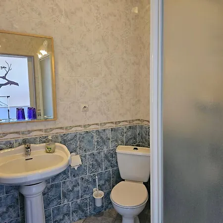 לינה וארוחת בוקר Clos Mazerolles 3*