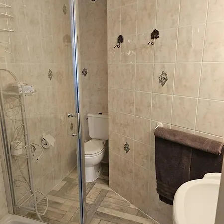 Clos Mazerolles לינה וארוחת בוקר 3*