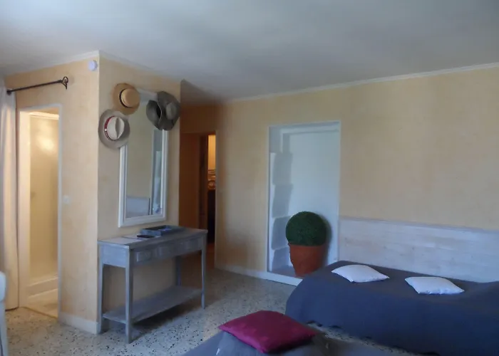 Clos Mazerolles Bed & Breakfast